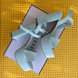GUESS platform High-heeled sandals - baby blue. Size 6.5